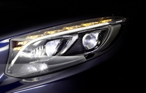 Viitoarea generatie de faruri LED Mercedes-Benz