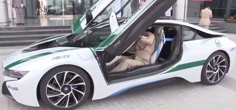 BMW i8 se alatura politiei din Dubai